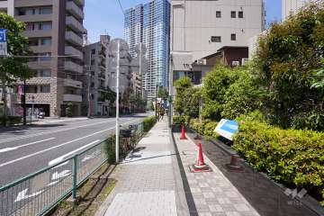 敷地西側の前面道路　
