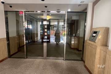 エントランスはオートロック付きです。