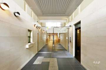 エントランスはオートロック付きです。