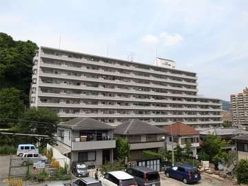 敷地南側を塩谷川が流れています。