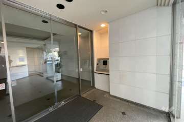 エントランス内はオートロック付きです。