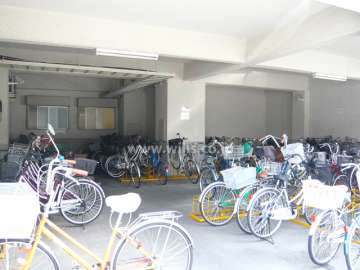 屋内にある駐輪場