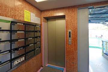 エントランスと共用ポスト