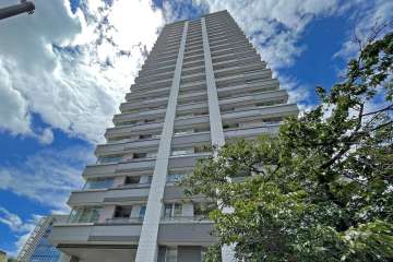 サンウッド三田パークサイドタワーの外観（東側から）