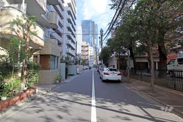 敷地北東側の前面道路