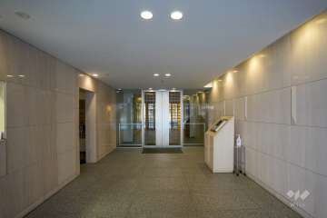 エントランスはオートロック付きです。