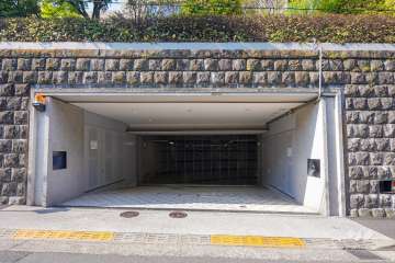 駐車場の出入り口（リングシャッター付き）　