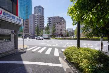 敷地南側の前面道路