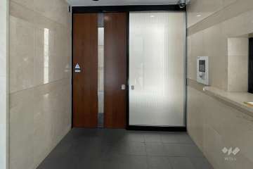 エントランスはオートロック付きです。