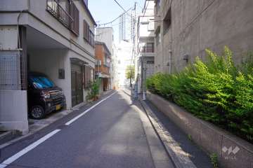 敷地北側の前面道路　