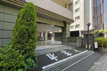 駐車場の出入り口（リングシャッター付き）