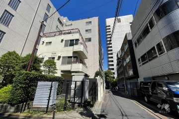 敷地北東側の前面道路