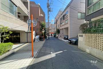 敷地南側の前面道路