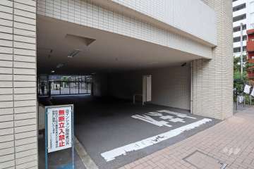 駐車場の出入り口