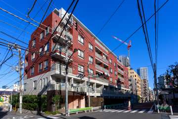 マートルコート白金三光坂の外観（南西側から）