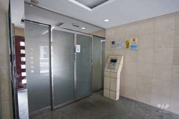 エントランスはオートロック付きです。