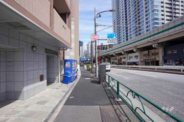 敷地南側の前面道路