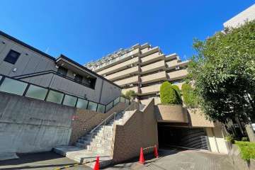 ライオンズマンション乃木坂の外観（南東側から）