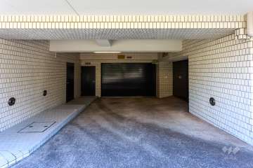 駐車場の出入り口（ゲート付き）