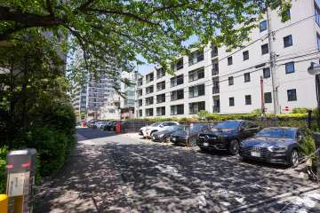 駐車場の出入り口（ロボットゲート付き）