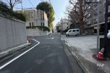 敷地北側の前面道路