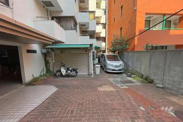 敷地の駐車スペース