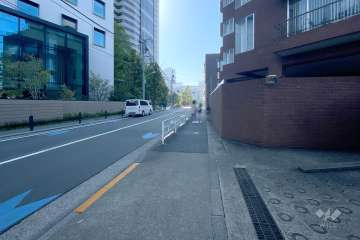 敷地北東側の前面道路