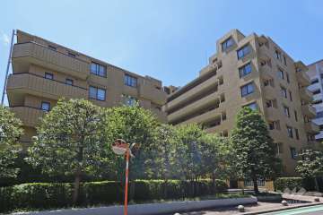 藤和赤坂アパートメントの外観（北東から）