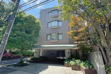 白金三光坂パークマンションの外観（東側から）