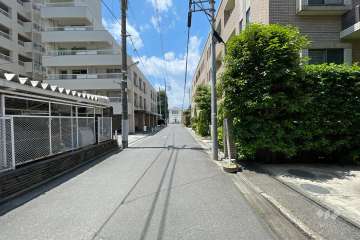 敷地南西側の前面道路