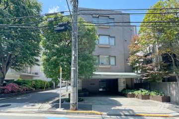 白金三光坂パークマンションの外観（南東側から）