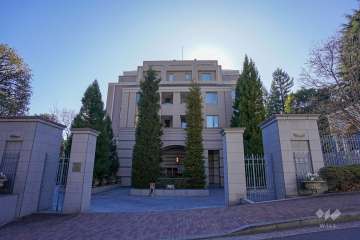 麻布霞町パークマンションの外観（北側から）