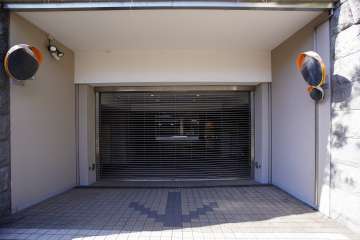 駐車場の出入り口（リングシャッター付き）