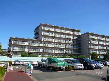 ローレルハイツ武庫之荘の外観（南側から）