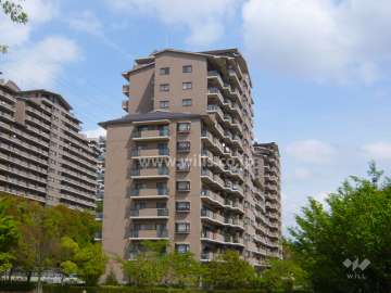 ラ・ビスタ宝塚サウステラス1番館の外観（西から）