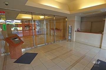 エントランスはオートロック付きです。