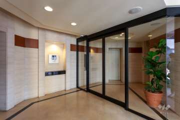 エントランスはオートロック付きです。