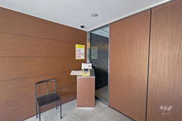 エントランスはオートロック付きです。