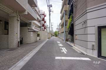敷地北東側の前面道路　