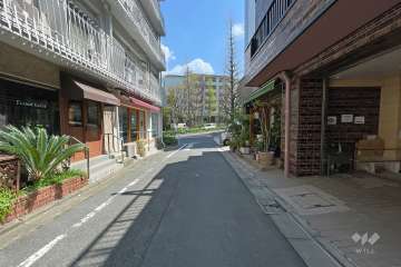 敷地北東側の前面道路