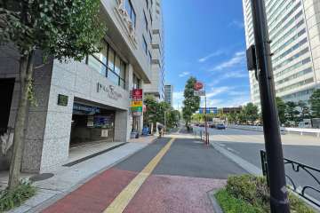 敷地北東側の前面道路
