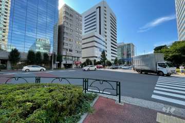 敷地北東側の前面道路
