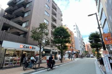 敷地北側の前面道路（東側から）