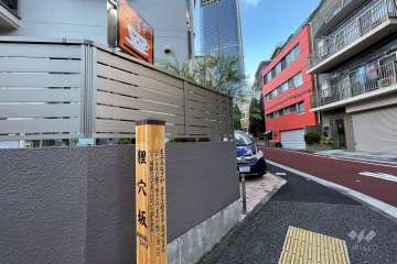 敷地東側の前面道路（南側から）