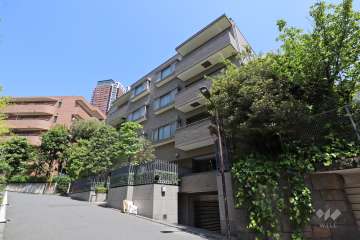 エル・コモド元麻布の外観（南東側から）