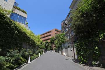 敷地南西側の前面道路