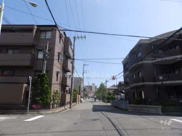 敷地西側の前面道路。