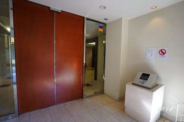 エントランスはオートロック付きです。