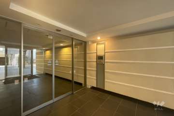 エントランスはオートロック付きです。