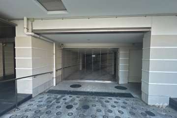 駐車場の出入り口（リングシャッター付き）